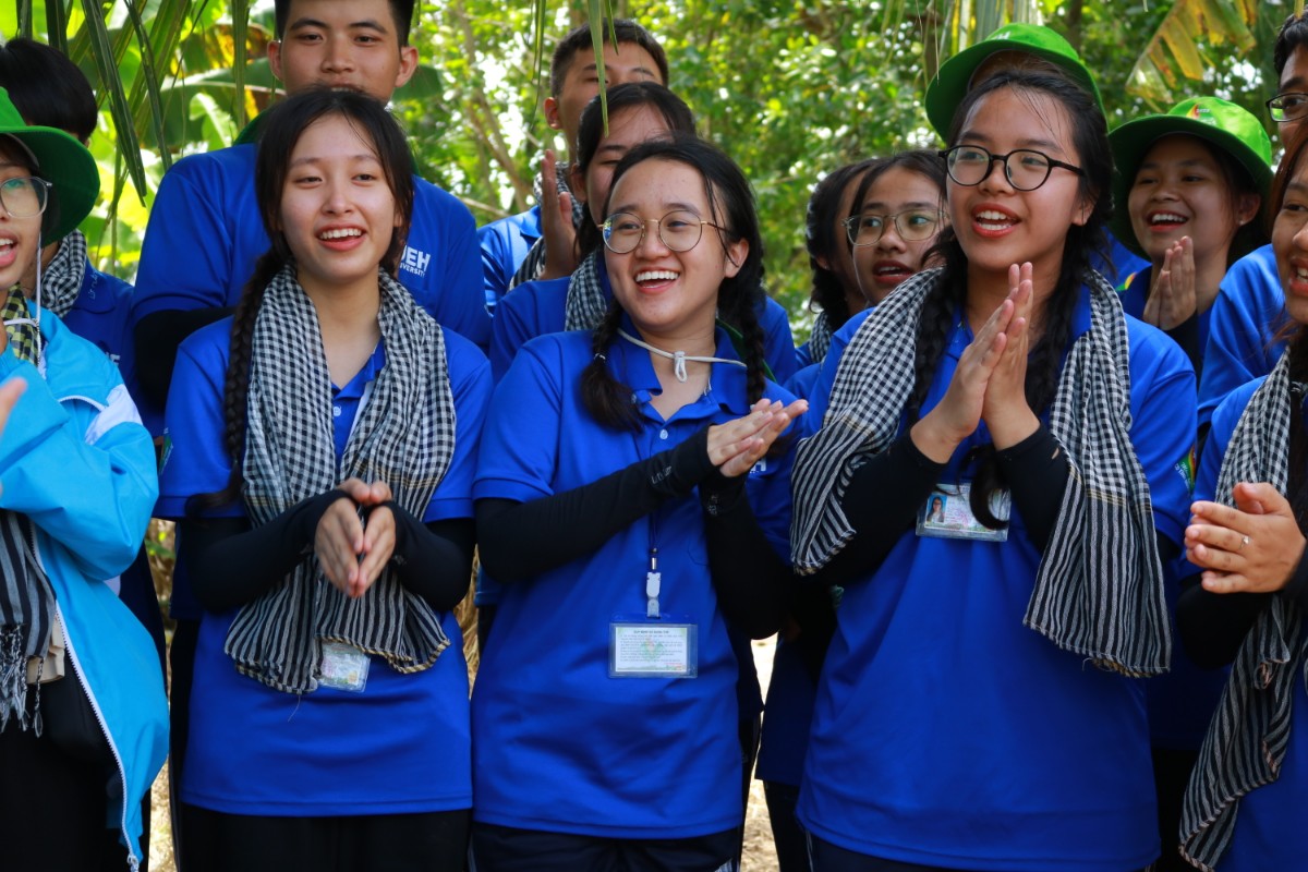 Mùa tình nguyện từ sinh viên UEH tại tỉnh Vĩnh Long Thành Đoàn TP ...