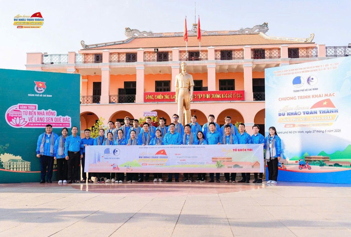 Hình 3: Đoàn 34 đại biểu xếp hành tranh lên đường về quê Bác và các tỉnh trong hành trình Du khảo năm 2025